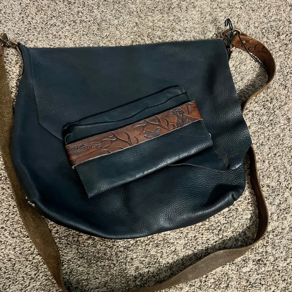 Ride Free MT - Genuine Leather Crossbody Bag with Brown Accents